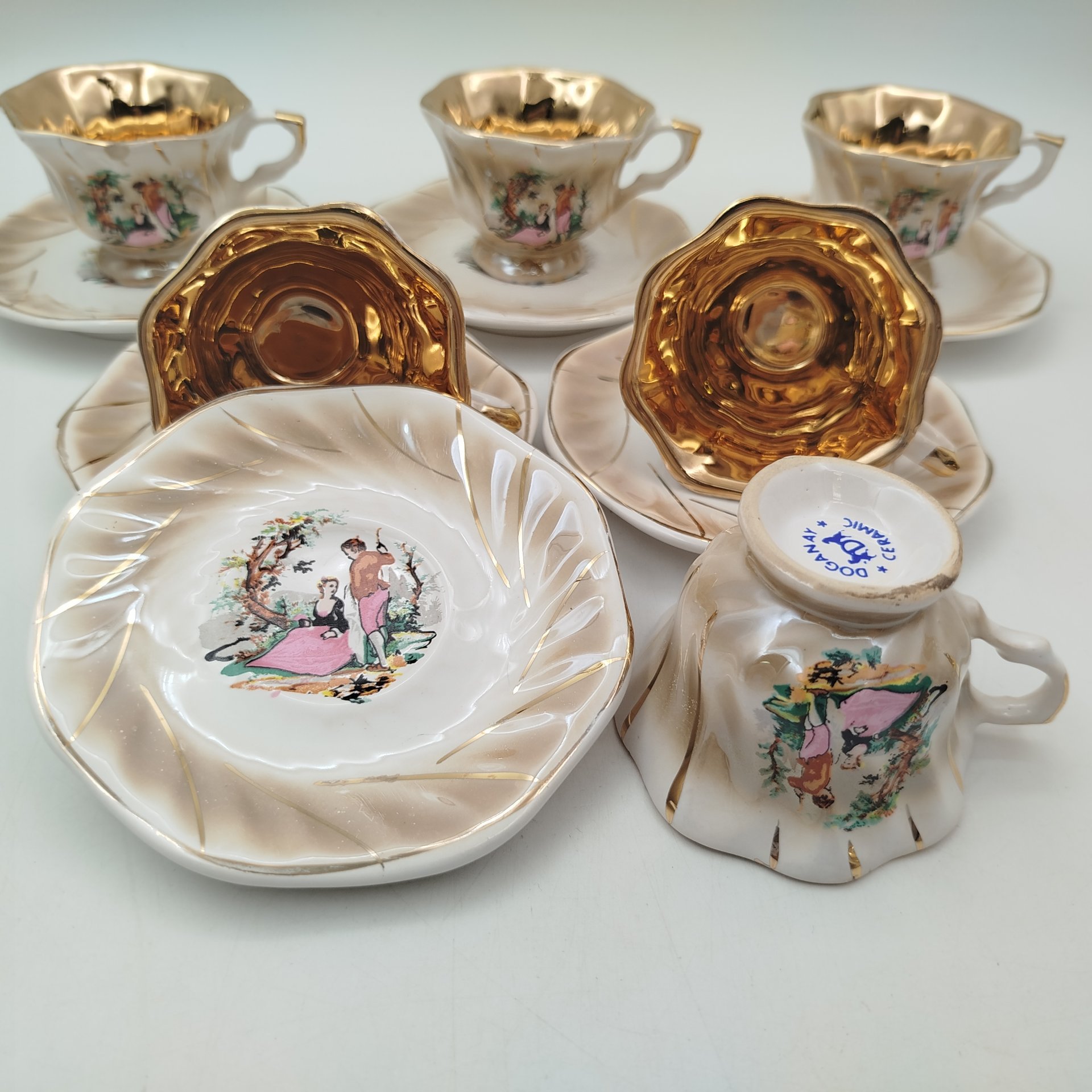 Сервиз кофейный "Мадонна" на 6 персон (15 предметов), Doganay Ceramic, керамика, глазурь, деколь, золочение, Турция, 1990-2010 гг.