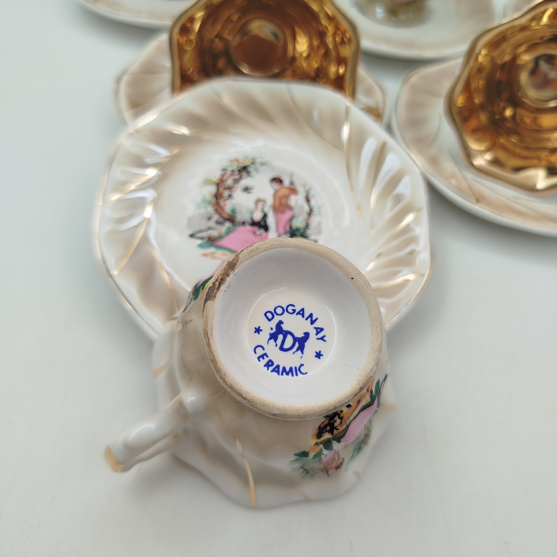 Сервиз кофейный "Мадонна" на 6 персон (15 предметов), Doganay Ceramic, керамика, глазурь, деколь, золочение, Турция, 1990-2010 гг.