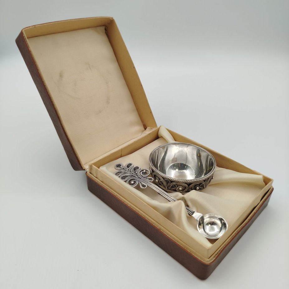 Солонка (горчичница) с ложкой, в оригинальной коробке, металл, серебрение, Казаковский завод художественных изделий (КХИ), СССР, 1970-1990 гг.