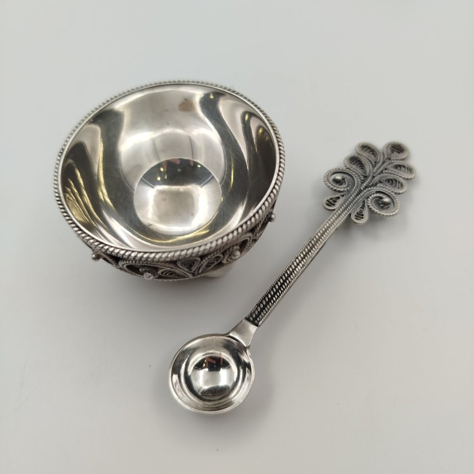 Солонка (горчичница) с ложкой, в оригинальной коробке, металл, серебрение, Казаковский завод художественных изделий (КХИ), СССР, 1970-1990 гг.