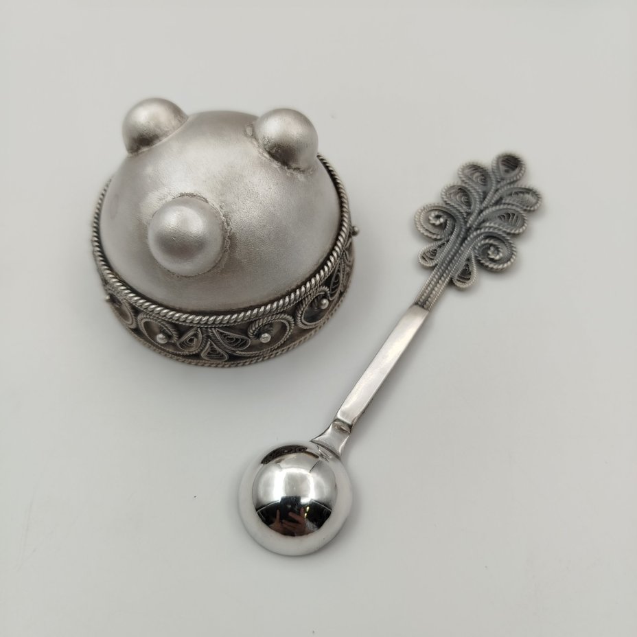 Солонка (горчичница) с ложкой, в оригинальной коробке, металл, серебрение, Казаковский завод художественных изделий (КХИ), СССР, 1970-1990 гг.
