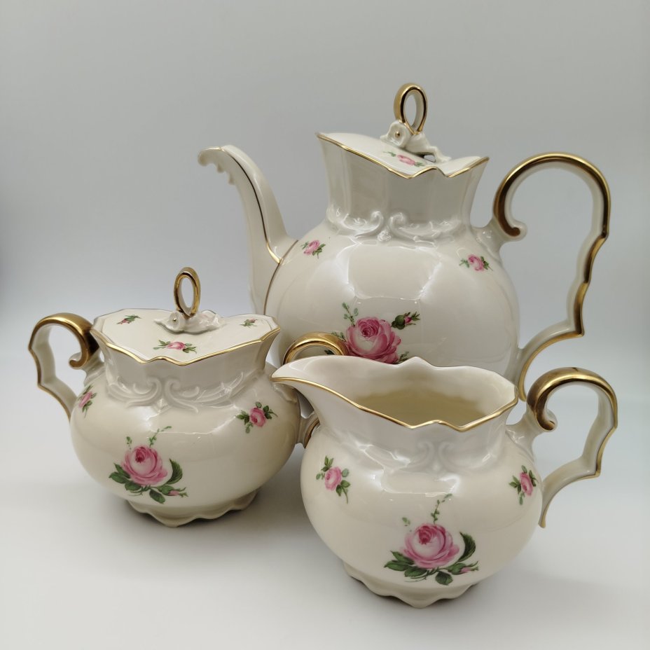 Сервиз чайный "Ideal" цвета слоновой кости с декором в виде роз, на 5 персон (13 предметов), фарфор, деколь, золочение, Rosenthal (Розенталь), Германия, 1930-1950 гг.