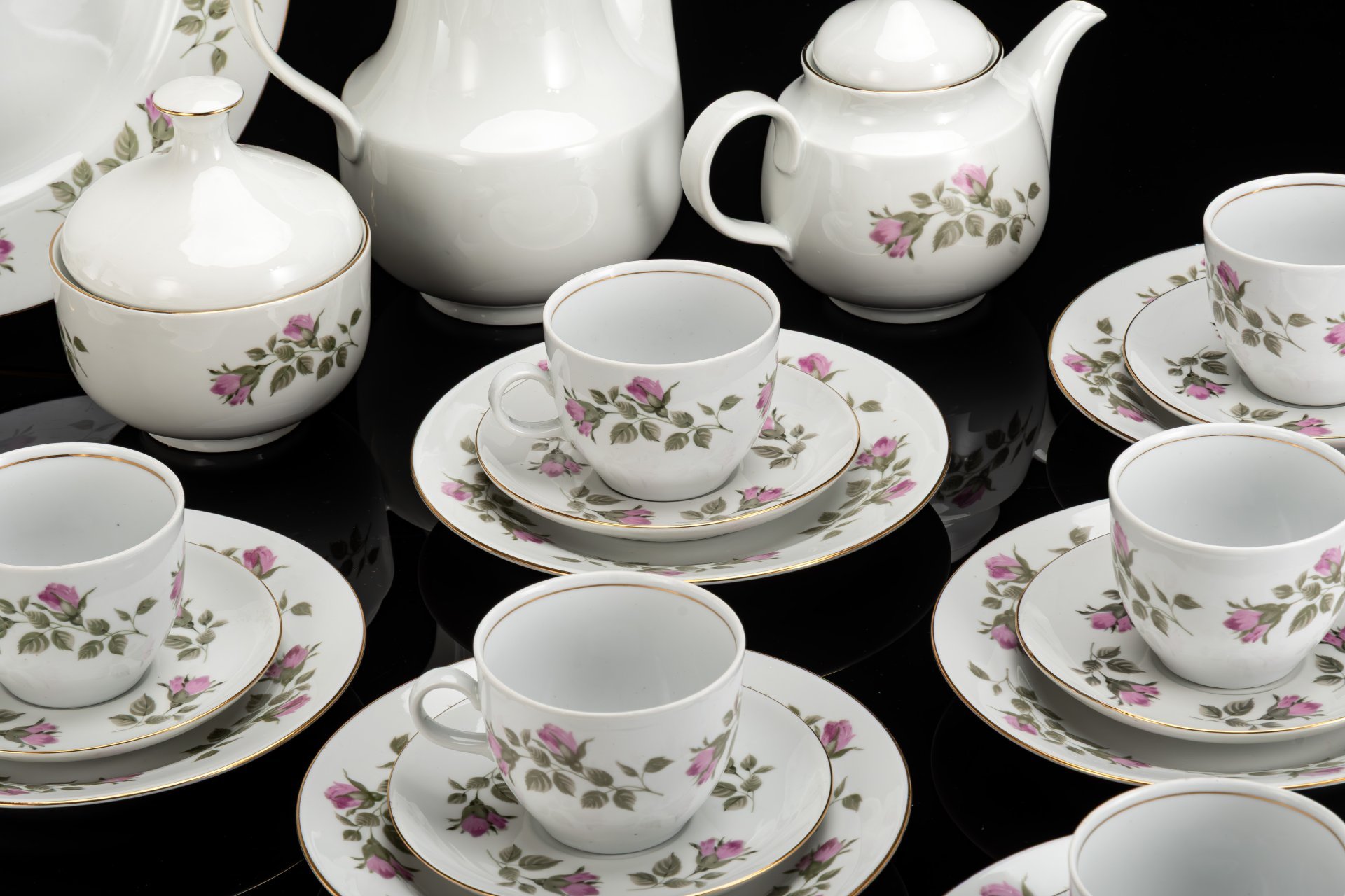 Сервиз чайный "Распускающаяся роза" на 6 персон (23 предмета)