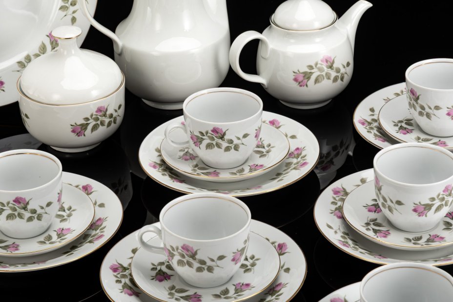 Сервиз чайный "Распускающаяся роза" на 6 персон (23 предмета)