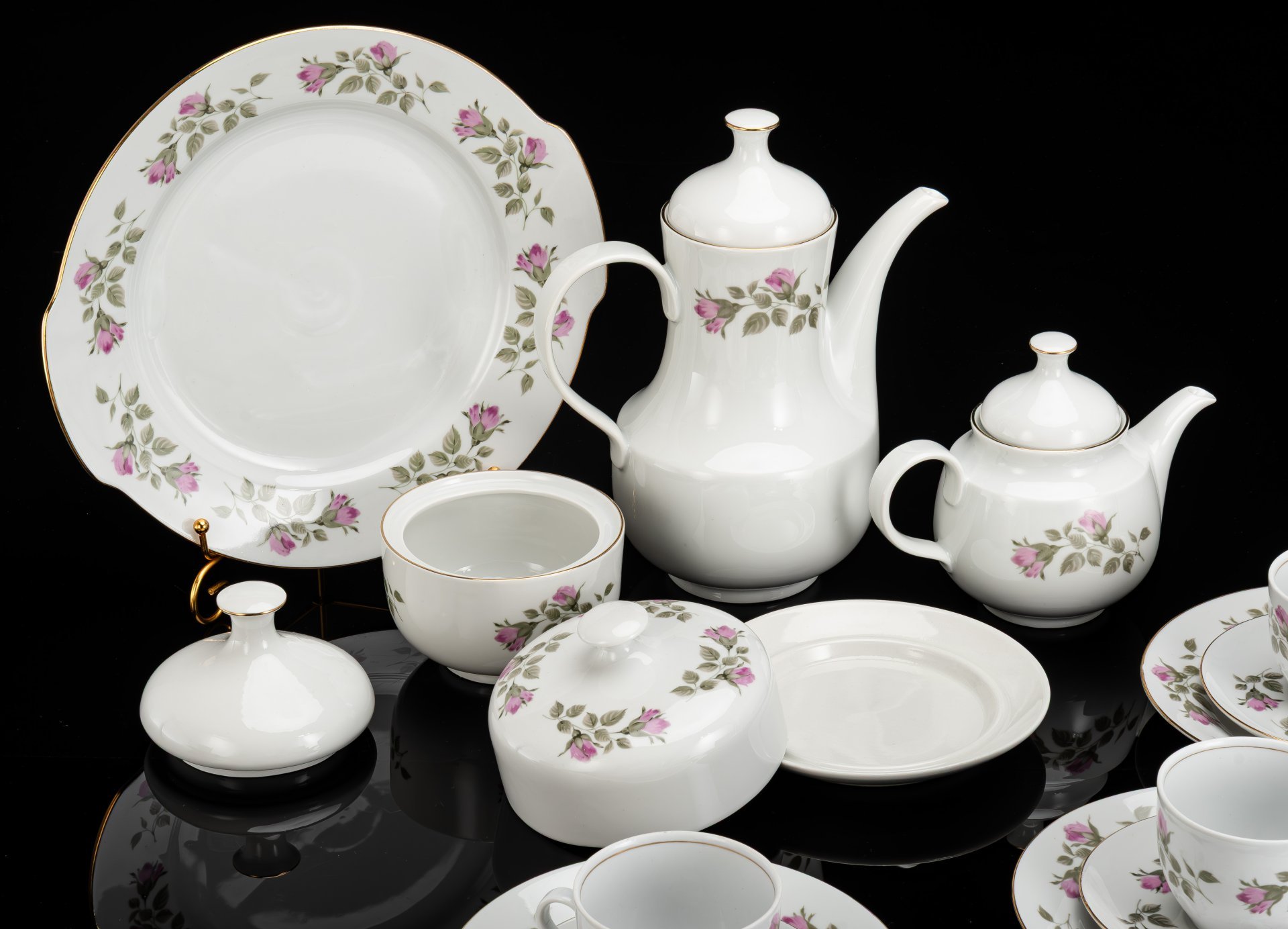 Сервиз чайный "Распускающаяся роза" на 6 персон (23 предмета)