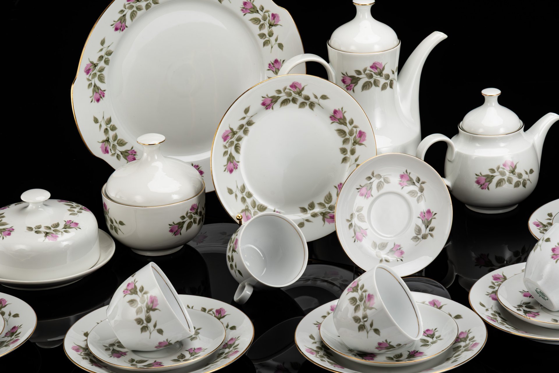 Сервиз чайный "Распускающаяся роза" на 6 персон (23 предмета)