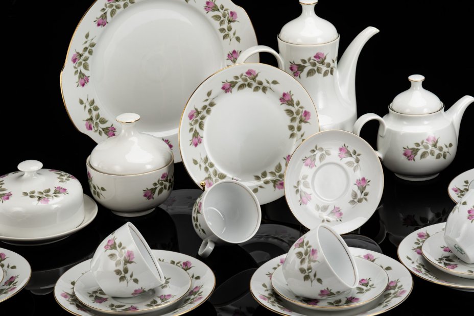 Сервиз чайный "Распускающаяся роза" на 6 персон (23 предмета)