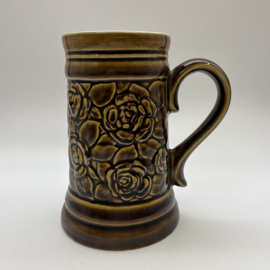 Кружка пивная с цветочным декором, керамика, цветные поливы, Московский завод «Изолятор», СССР, 1970-1980 гг.