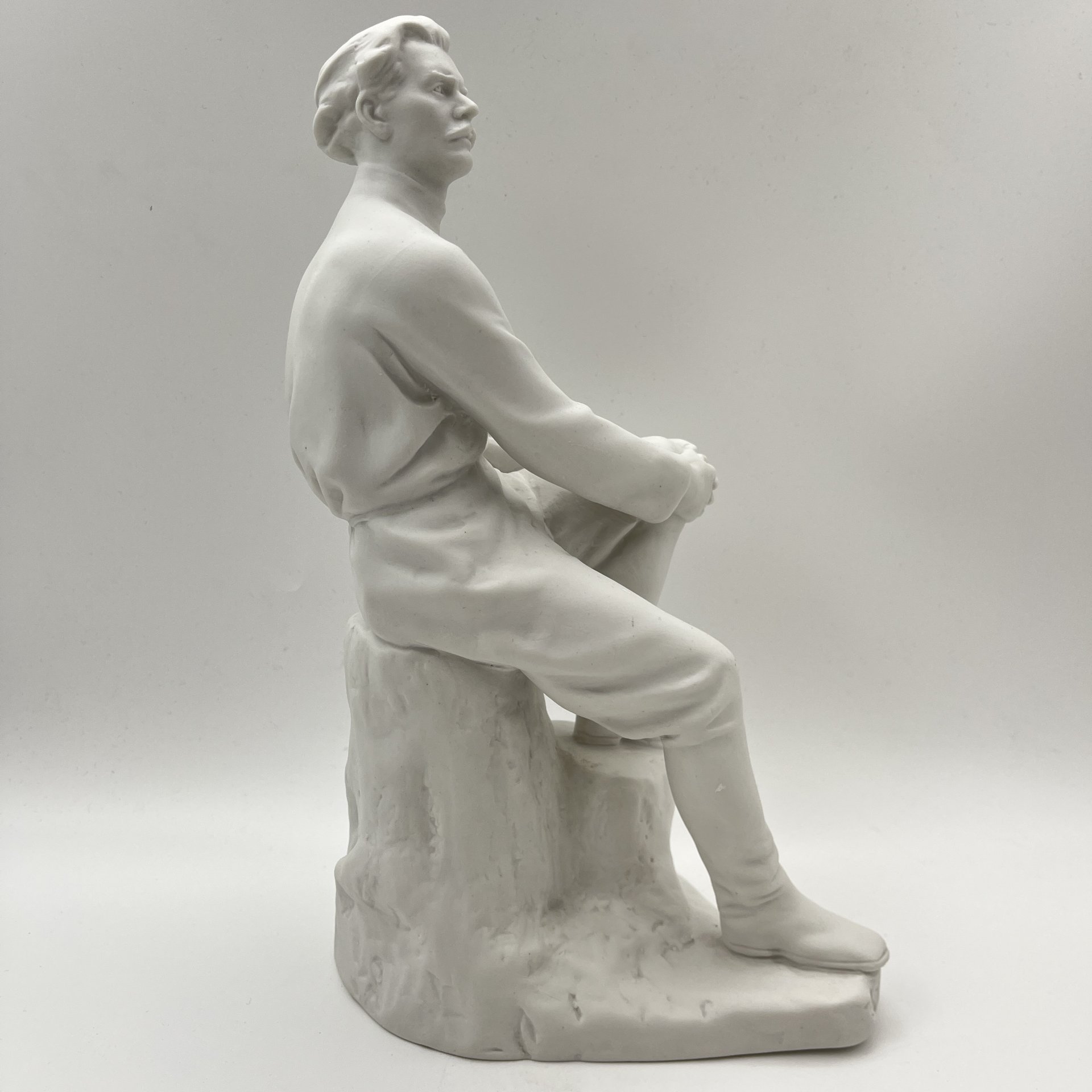 Статуэтка "Максим Горький", автор В.Г. Стамов,, бисквит, Ленинградский фарфоровый завод (ЛФЗ), СССР, 1950-1960 гг.