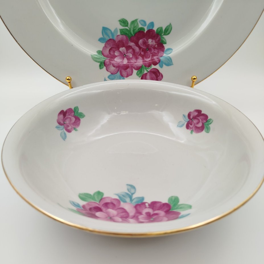 Набор сервировочный: блюдо, салатник, селёдочница, украшенные цветочным декором, фарфор, деколь, золочение, Дулевский фарфоровый завод (Дулёво), СССР, 1968-1991 гг.