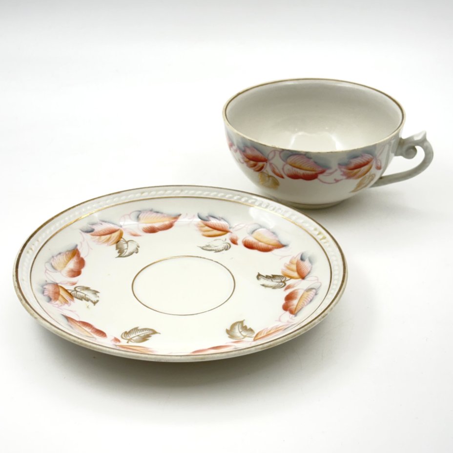 Пара чайная с декором в виде осенних листьев, фарфор, роспись, золочение, Рижский фарфорово-фаянсовый завод, СССР, 1953-1962 гг.