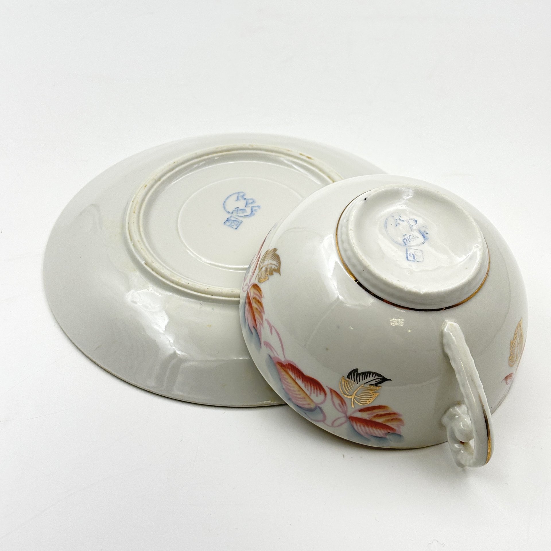 Пара чайная с декором в виде осенних листьев, фарфор, роспись, золочение, Рижский фарфорово-фаянсовый завод, СССР, 1953-1962 гг.