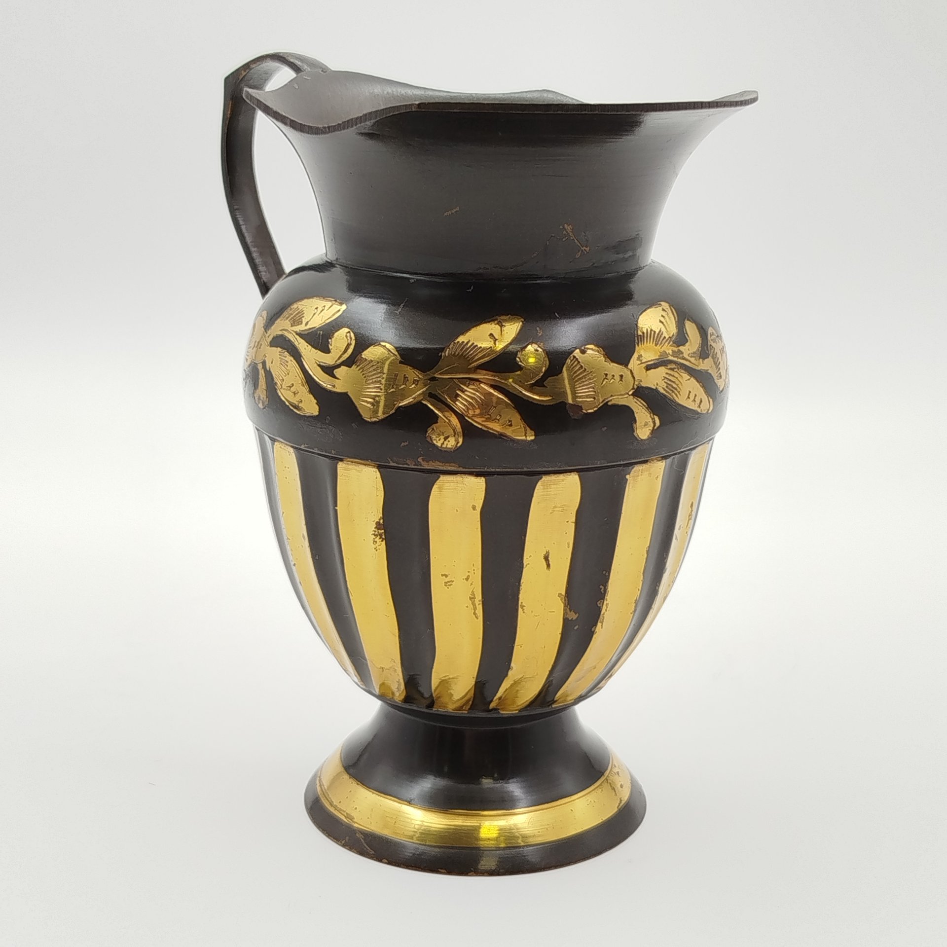 Кувшин в восточном стиле с золотистым декором, латунь, резьба, золочение, Индия, 1970-1990 гг.