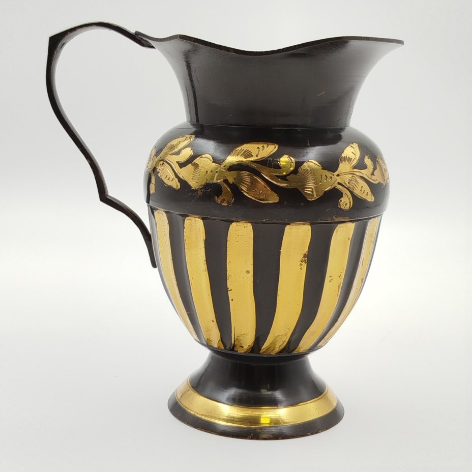 Кувшин в восточном стиле с золотистым декором, латунь, резьба, золочение, Индия, 1970-1990 гг.