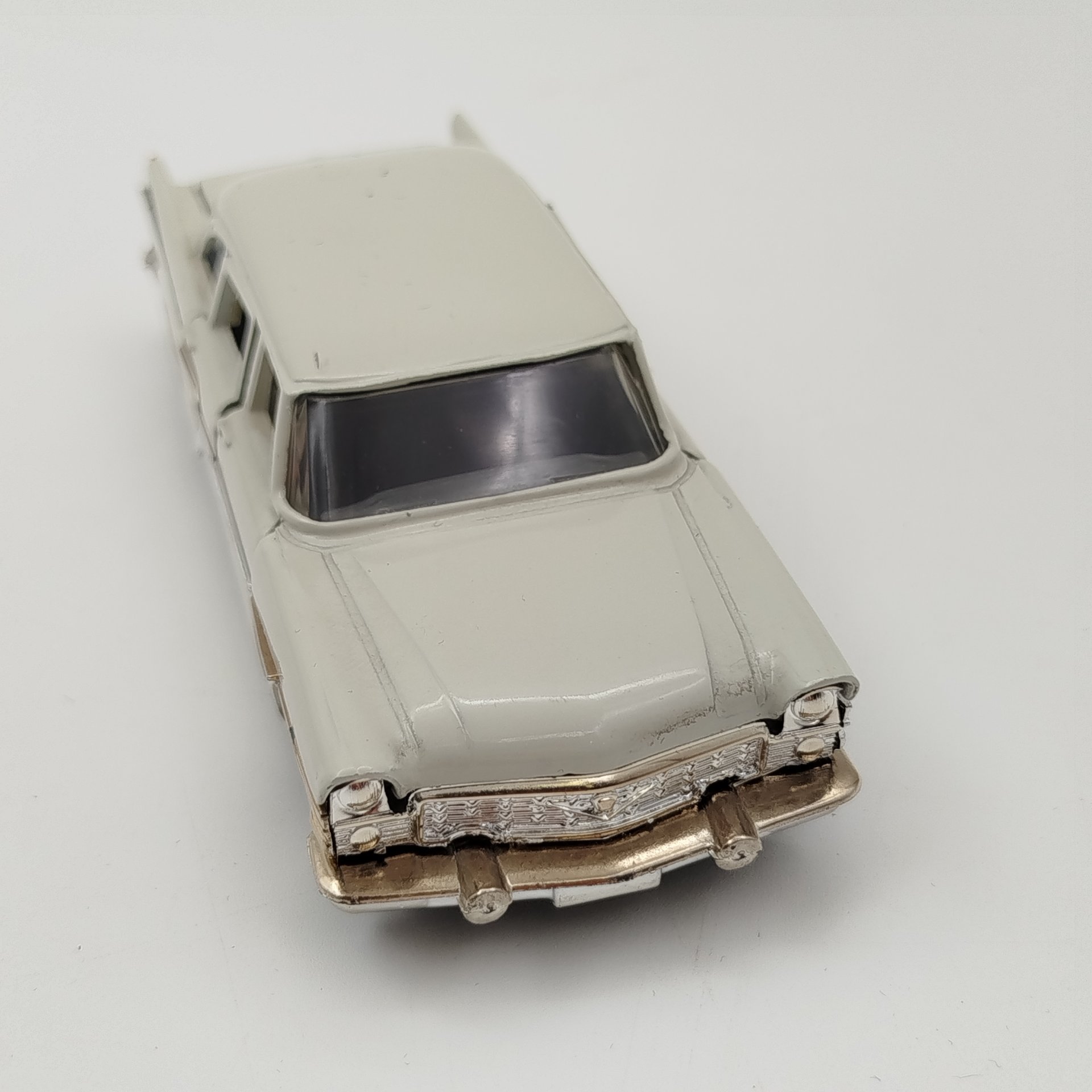 Модель автомобиля ГАЗ-13 "Чайка"