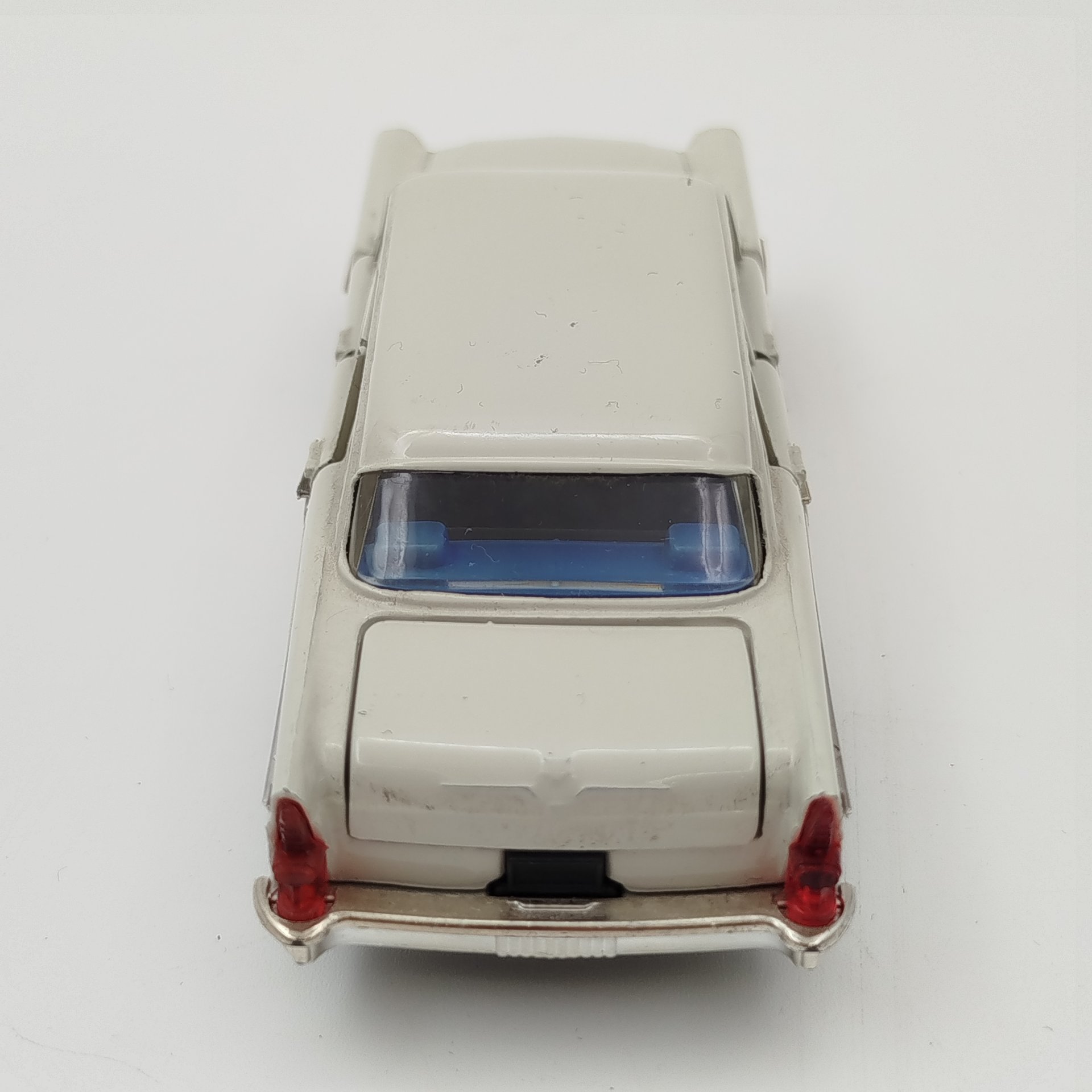 Модель автомобиля ГАЗ-13 "Чайка"