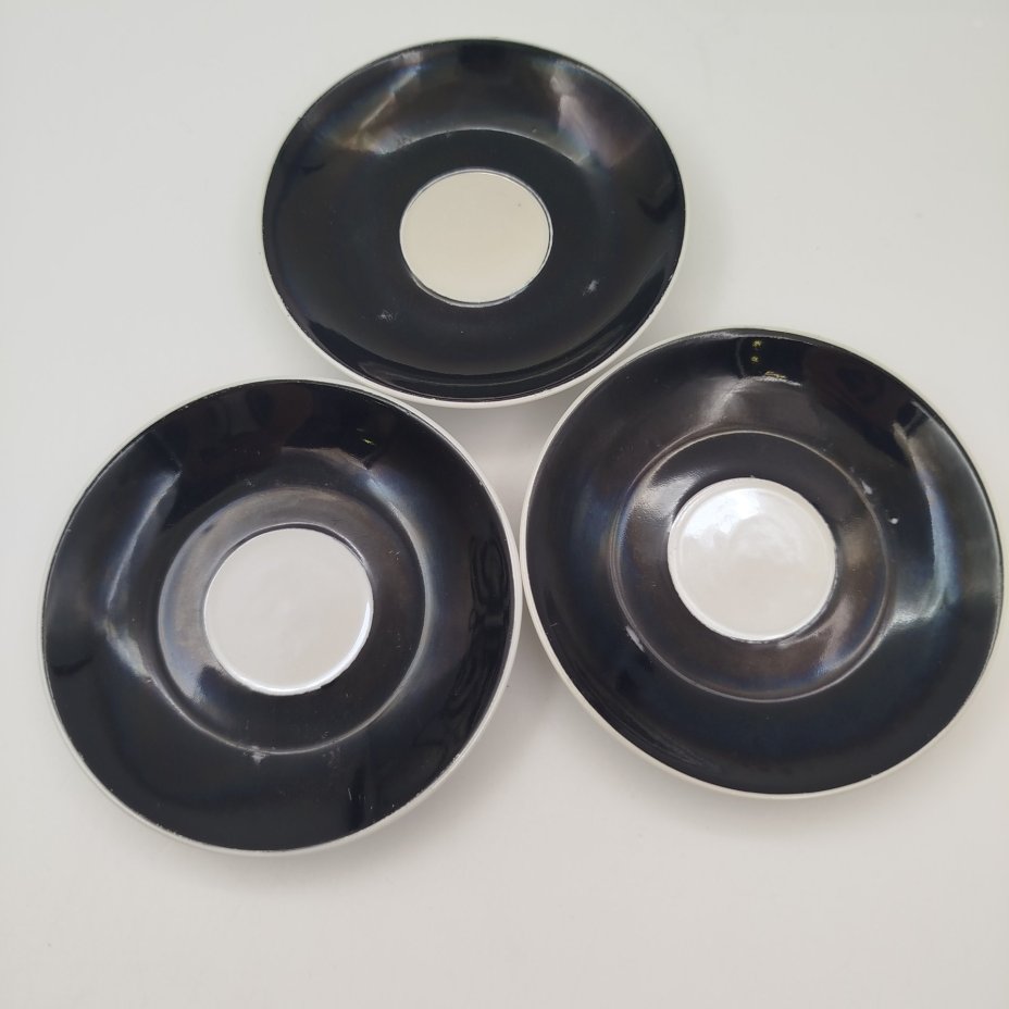 Предметы из кофейного сервиза "Лидия" (три чашки, три блюдца и молочник), автор Marian Pasich (Мариан Пасич), фарфор, роспись, люстр, Chodziez, Польша, 1964-1980 гг.