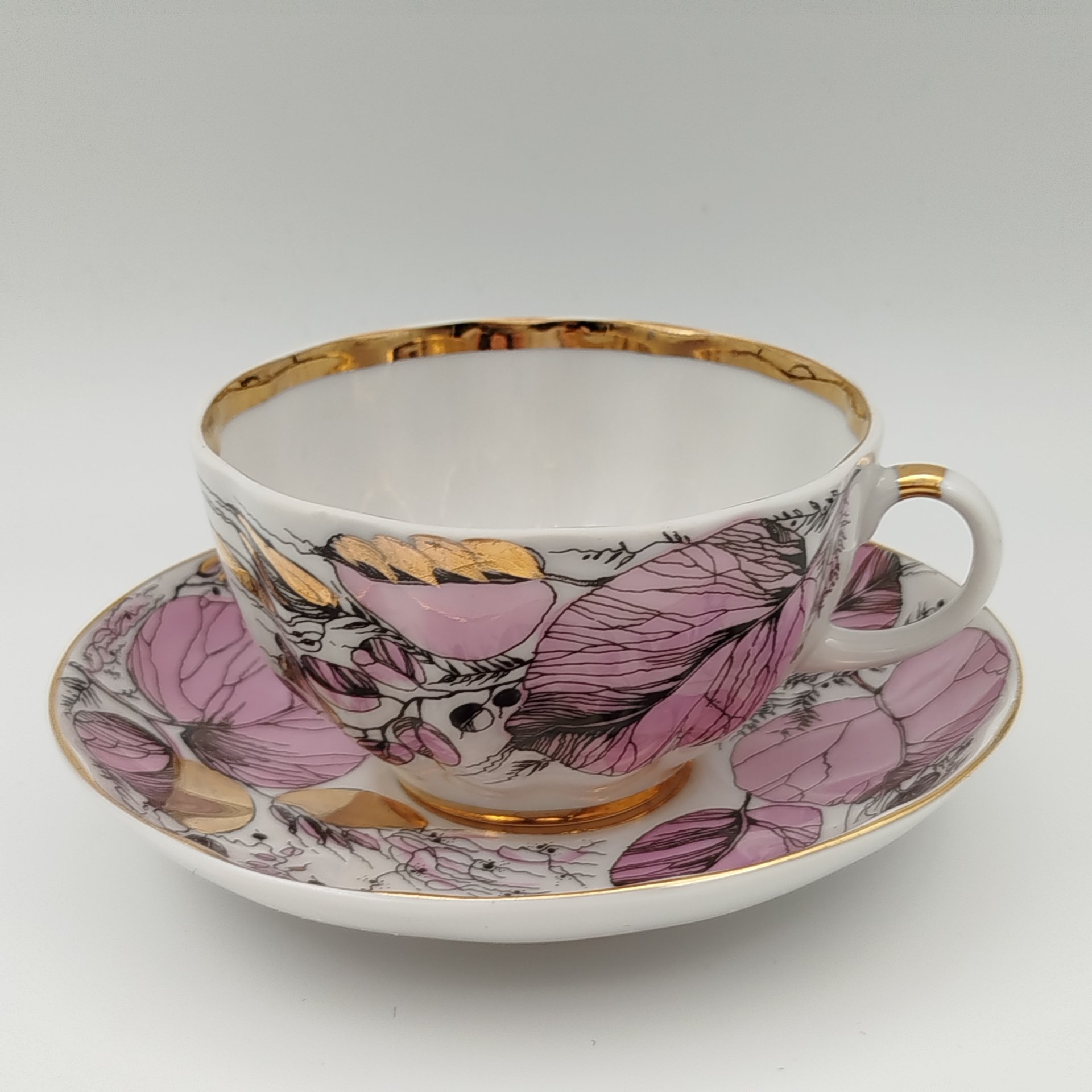 Чайная пара "Мой сад" в розовом оттенке, (из серии "Времена года"), форма "Тюльпан", автор формы С.Е. Яковлева, автор росписи Н.П. Славина