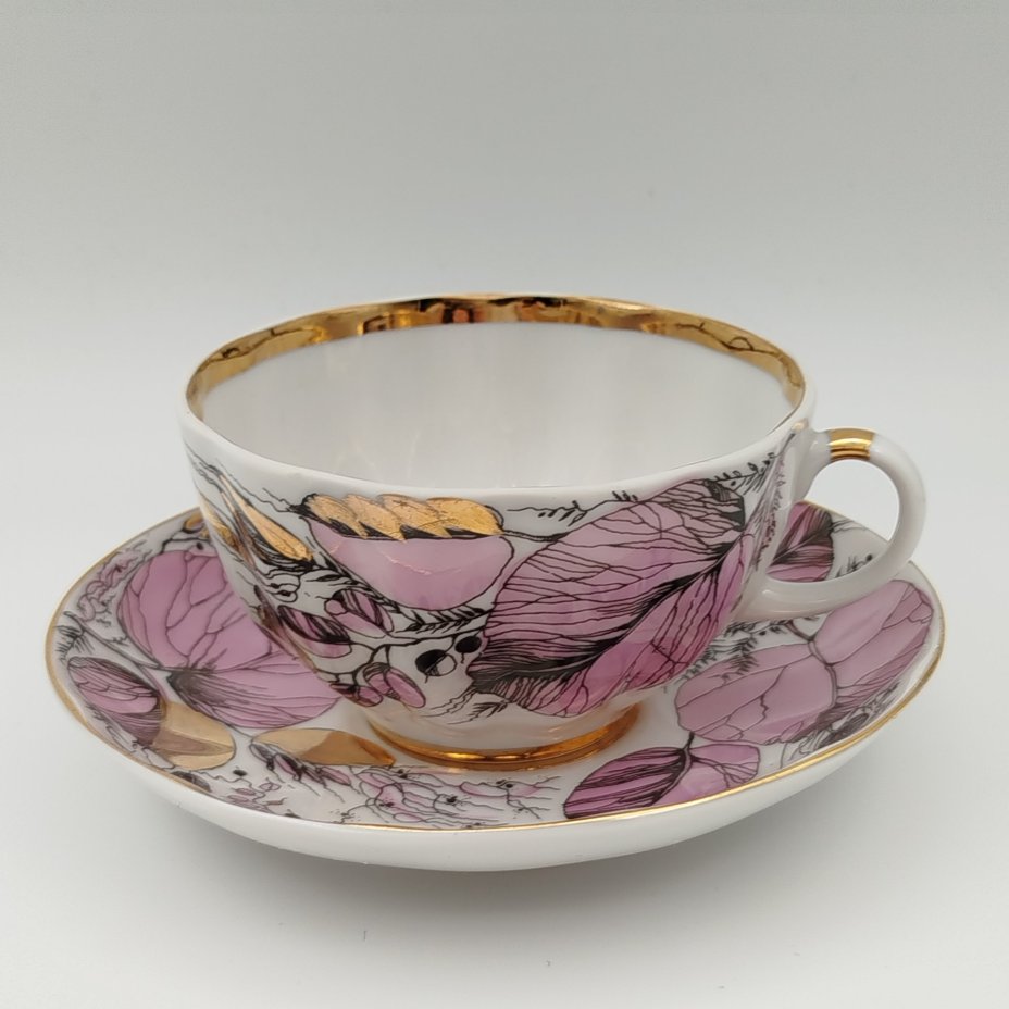 Чайная пара "Мой сад" в розовом оттенке, (из серии "Времена года"), форма "Тюльпан", автор формы С.Е. Яковлева, автор росписи Н.П. Славина