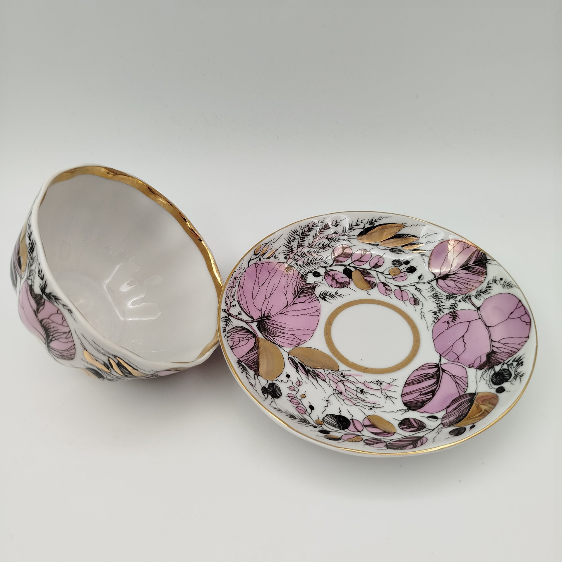 Чайная пара "Мой сад" в розовом оттенке, (из серии "Времена года"), форма "Тюльпан", автор формы С.Е. Яковлева, автор росписи Н.П. Славина