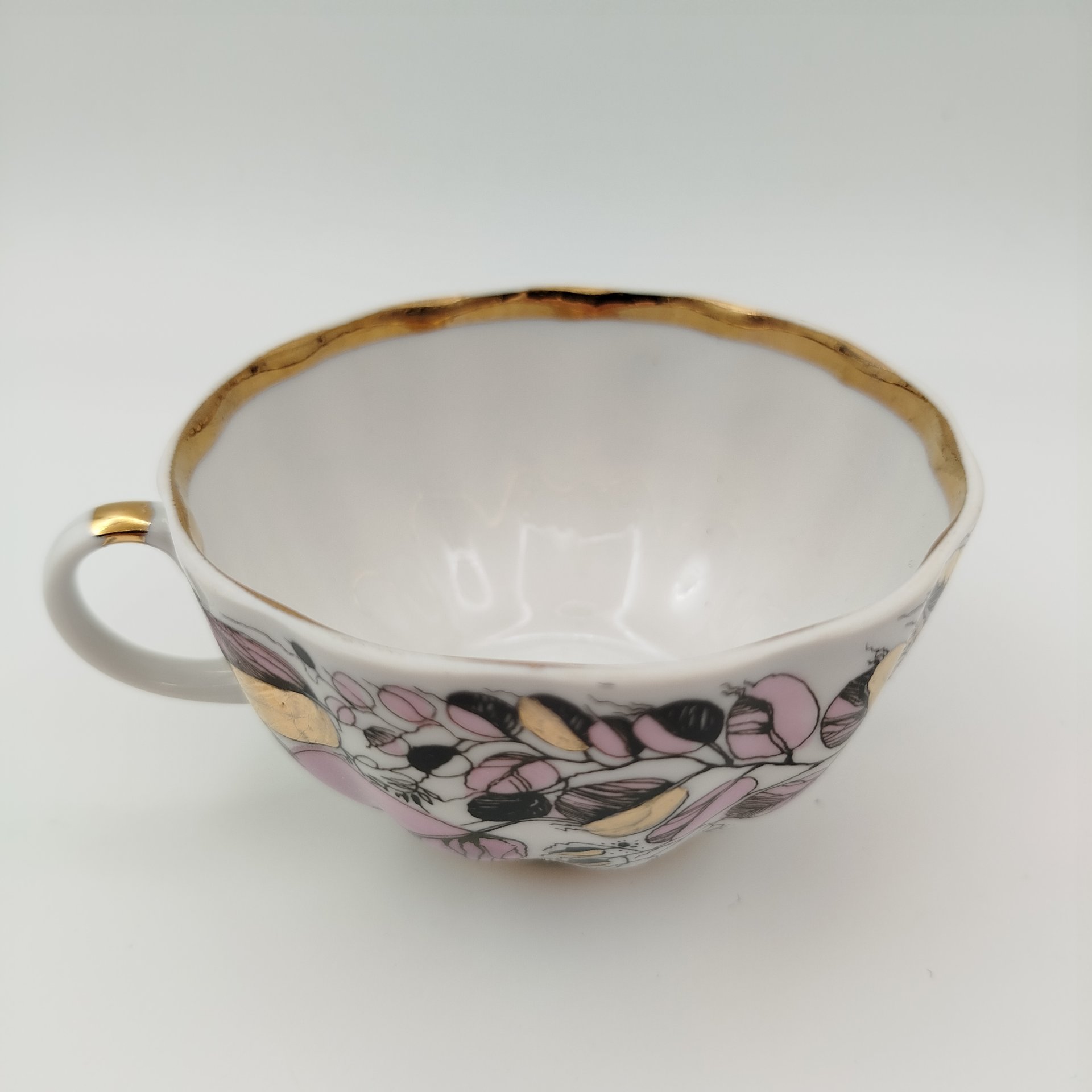 Чайная пара "Мой сад" в розовом оттенке, (из серии "Времена года"), форма "Тюльпан", автор формы С.Е. Яковлева, автор росписи Н.П. Славина