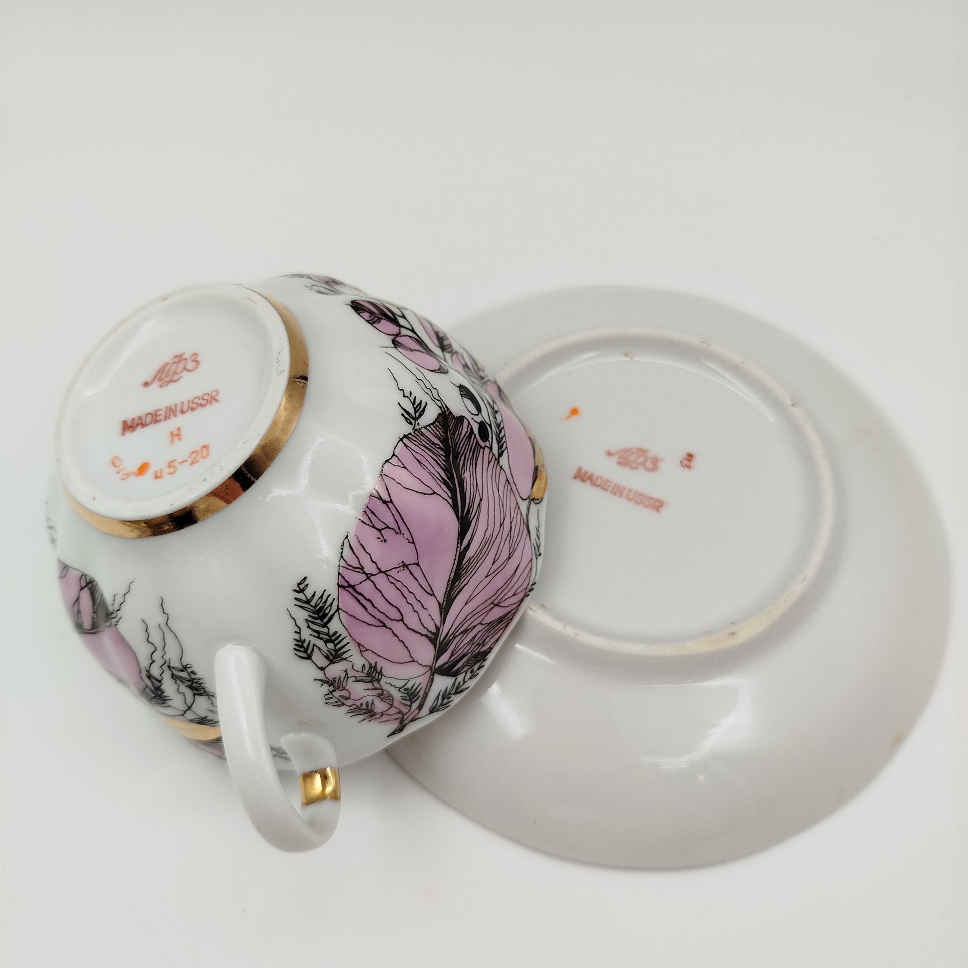 Чайная пара "Мой сад" в розовом оттенке, (из серии "Времена года"), форма "Тюльпан", автор формы С.Е. Яковлева, автор росписи Н.П. Славина