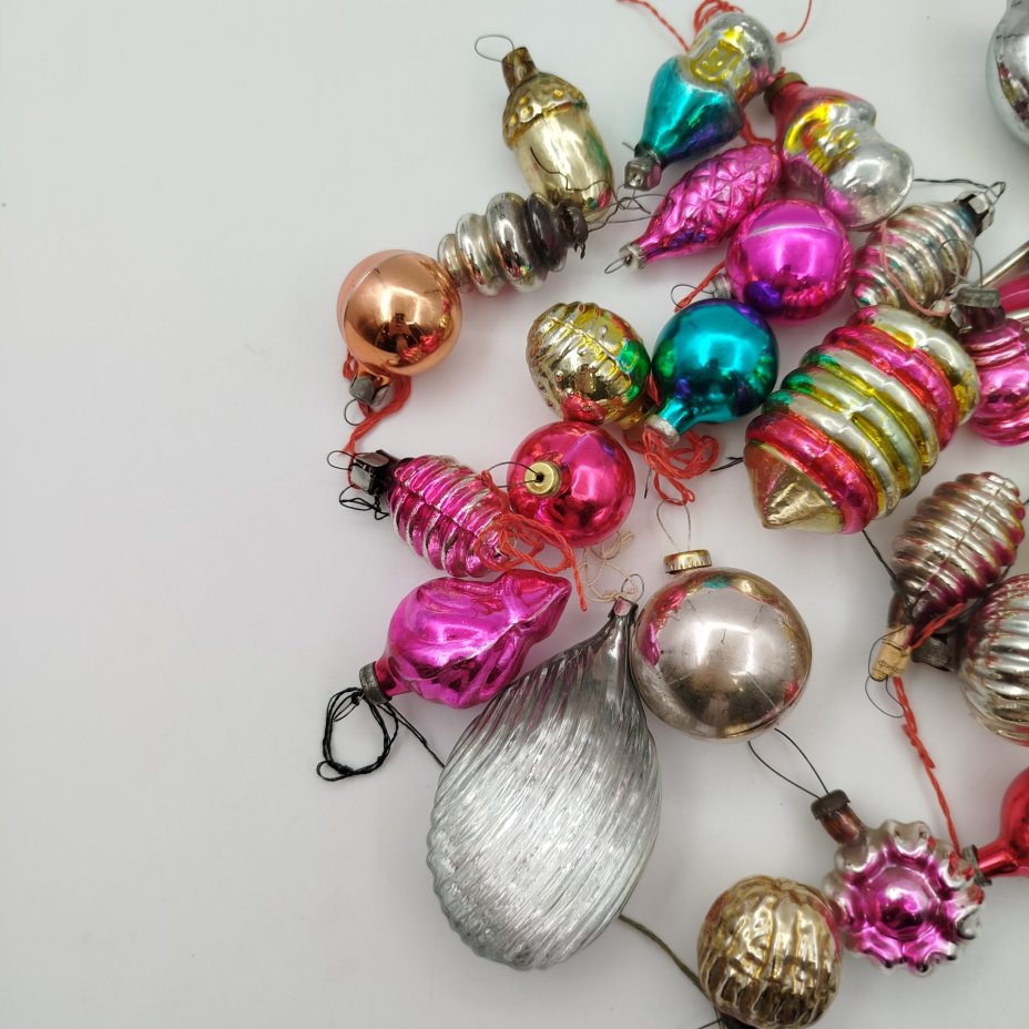 Набор из 26-ти ёлочных игрушек в подборе