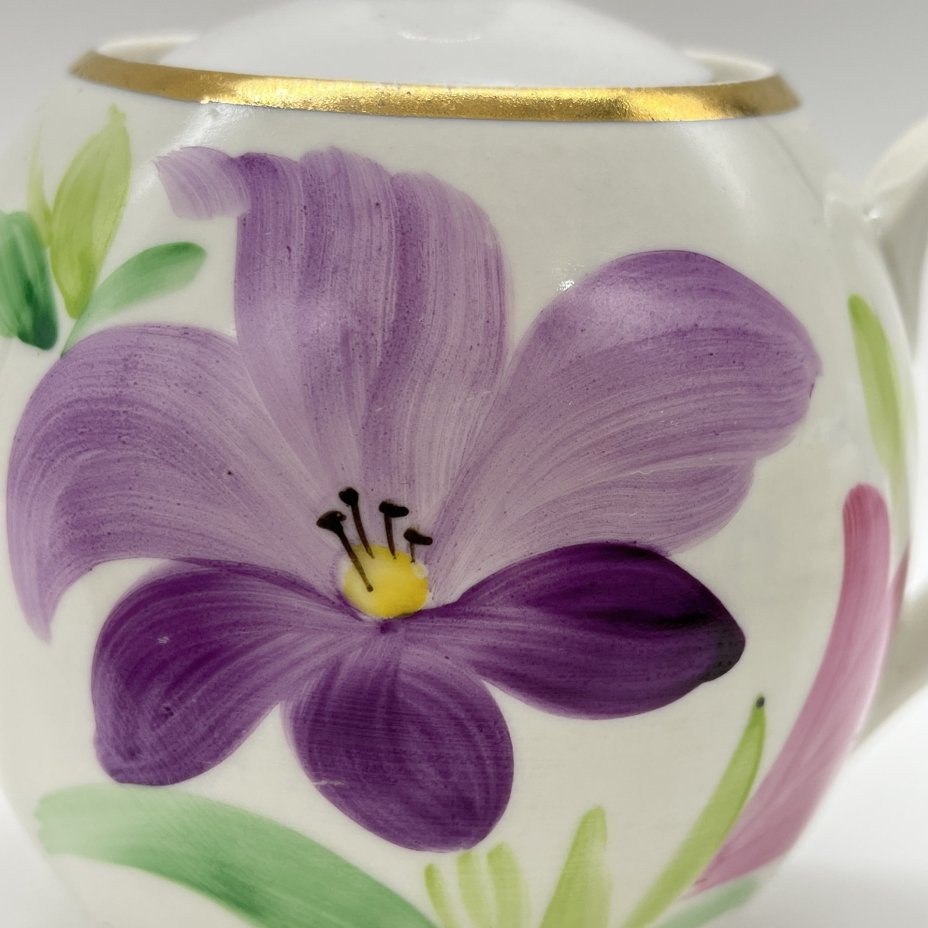 Чайник заварочный с расписным цветочным декором, фарфор, роспись, золочение, Первомайский фарфоровый завод (Песочное), СССР, 1976-1991 гг.