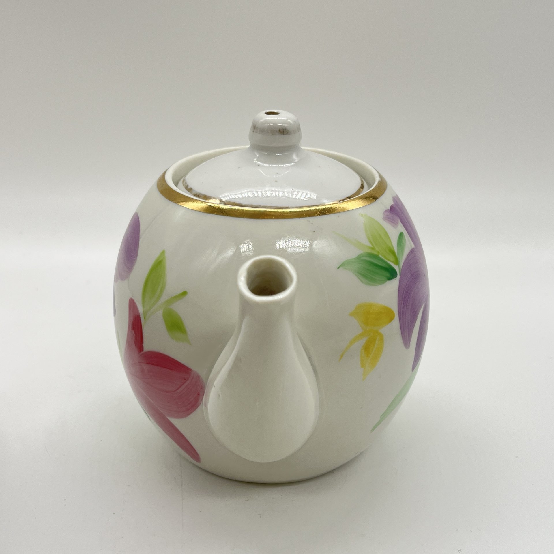 Чайник заварочный с расписным цветочным декором, фарфор, роспись, золочение, Первомайский фарфоровый завод (Песочное), СССР, 1976-1991 гг.