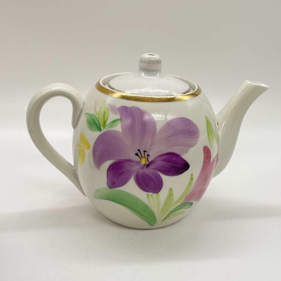 Чайник заварочный с расписным цветочным декором, фарфор, роспись, золочение, Первомайский фарфоровый завод (Песочное), СССР, 1976-1991 гг.