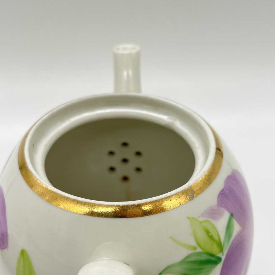 Чайник заварочный с расписным цветочным декором, фарфор, роспись, золочение, Первомайский фарфоровый завод (Песочное), СССР, 1976-1991 гг.