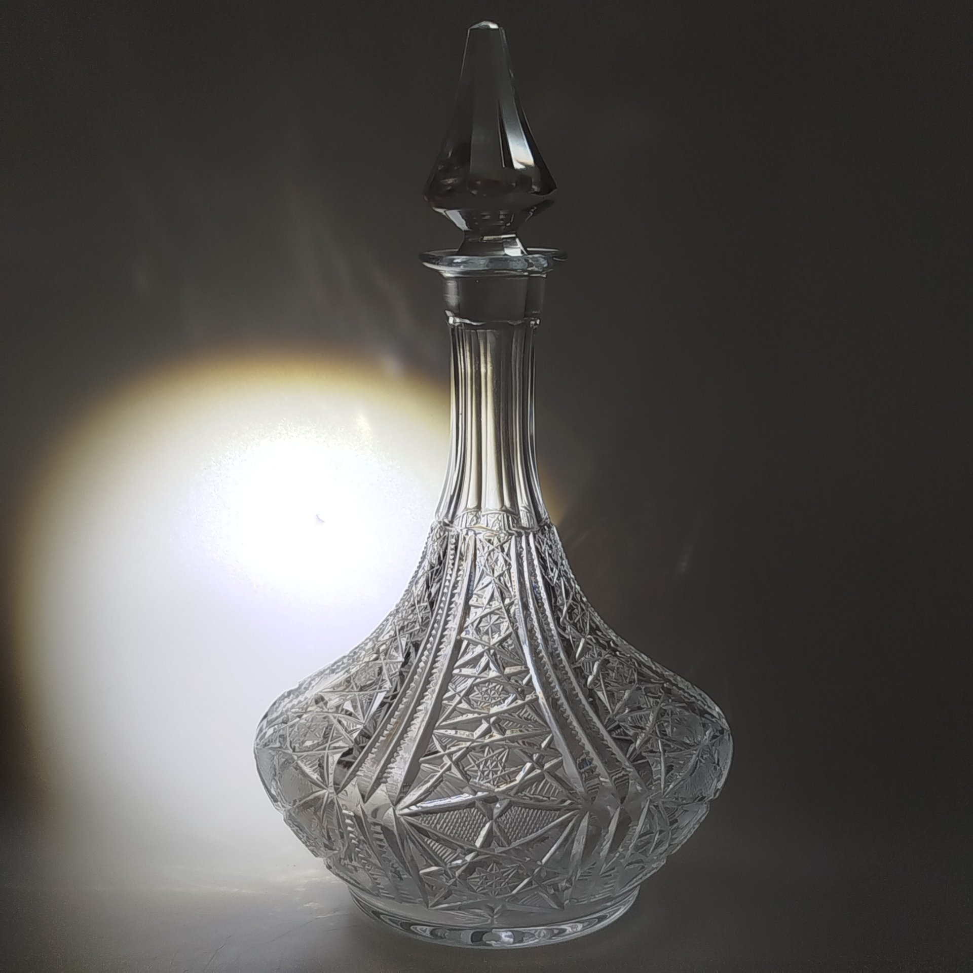 Графин (штоф) с резным геометрическим декором, хрусталь, алмазная грань, СССР, 1970-1990 гг.