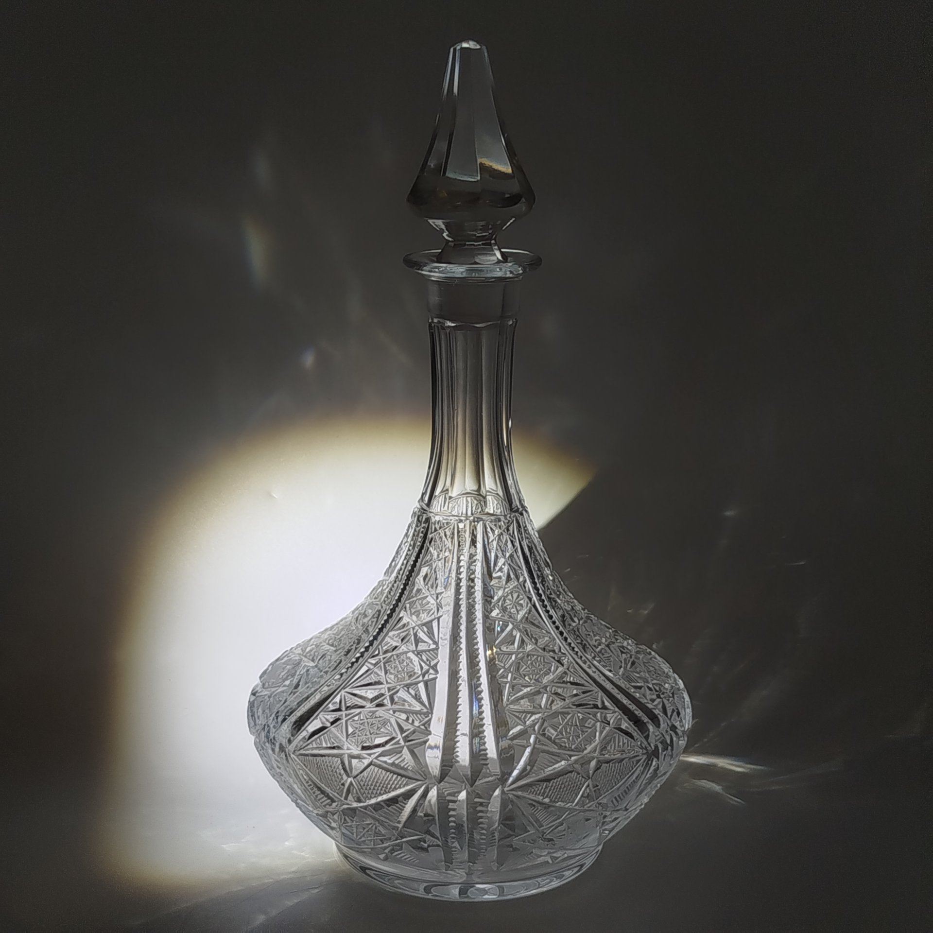 Графин (штоф) с резным геометрическим декором, хрусталь, алмазная грань, СССР, 1970-1990 гг.