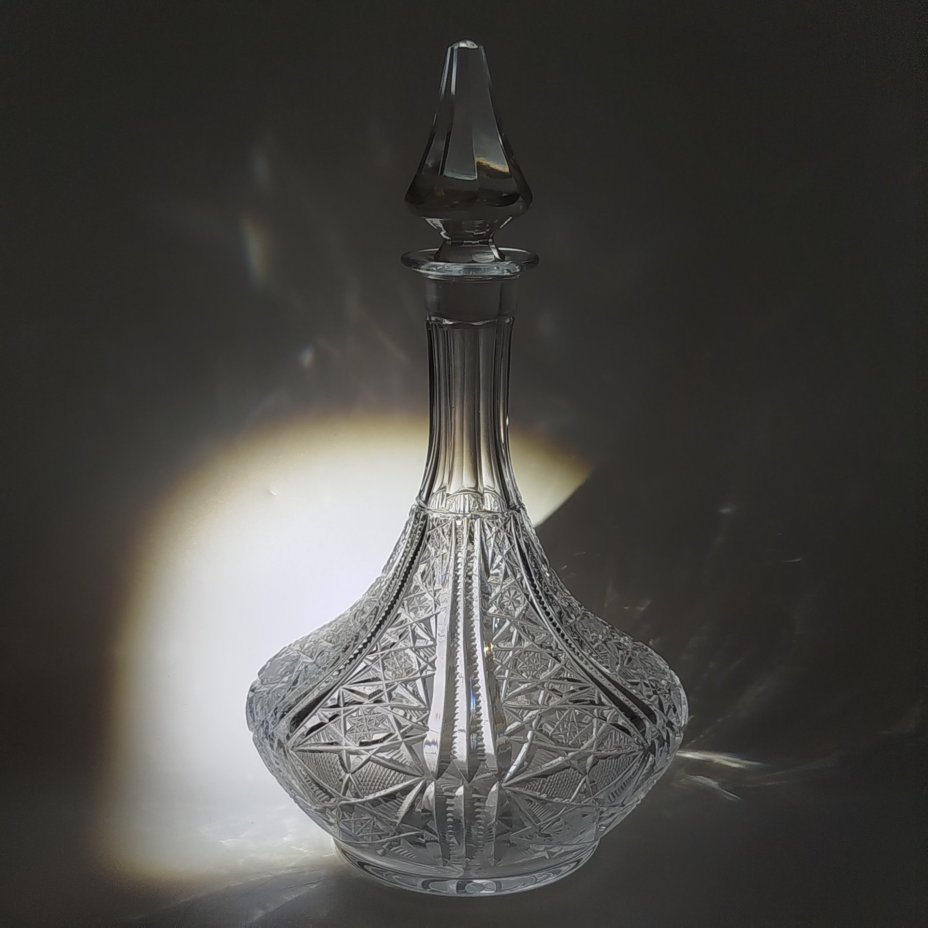 Графин (штоф) с резным геометрическим декором