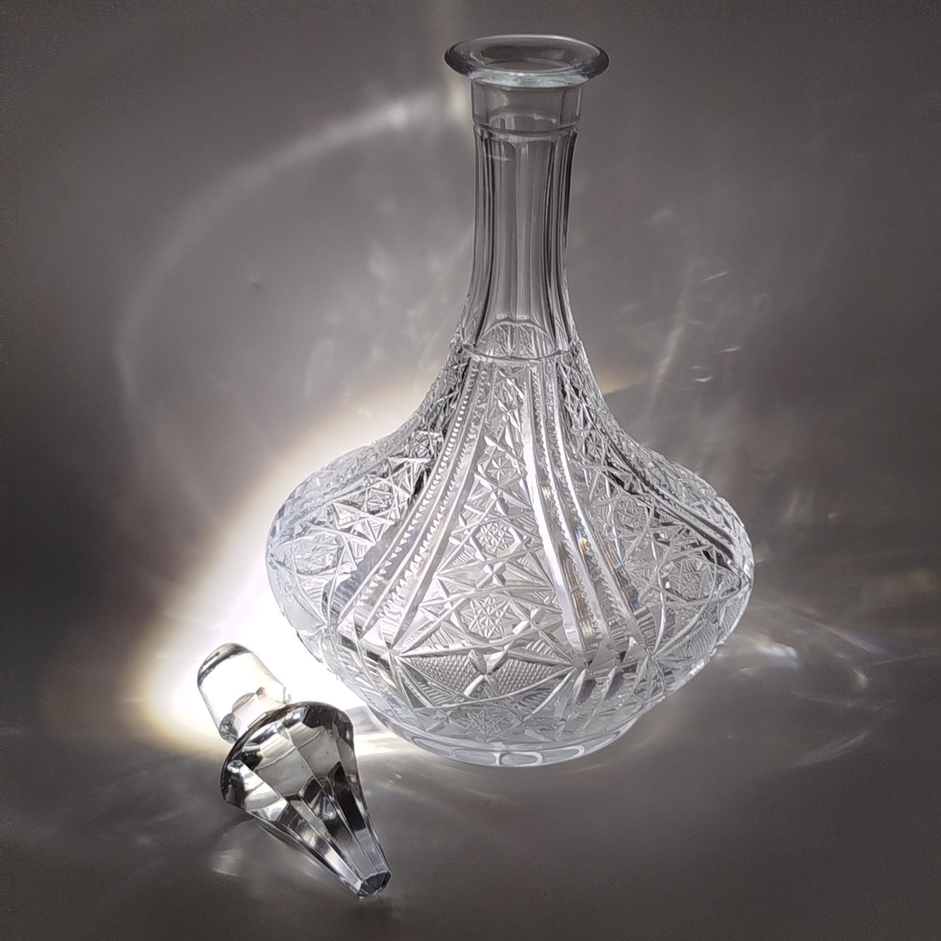 Графин (штоф) с резным геометрическим декором, хрусталь, алмазная грань, СССР, 1970-1990 гг.
