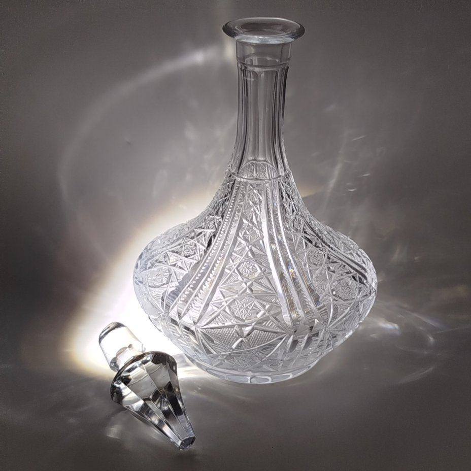 Графин (штоф) с резным геометрическим декором