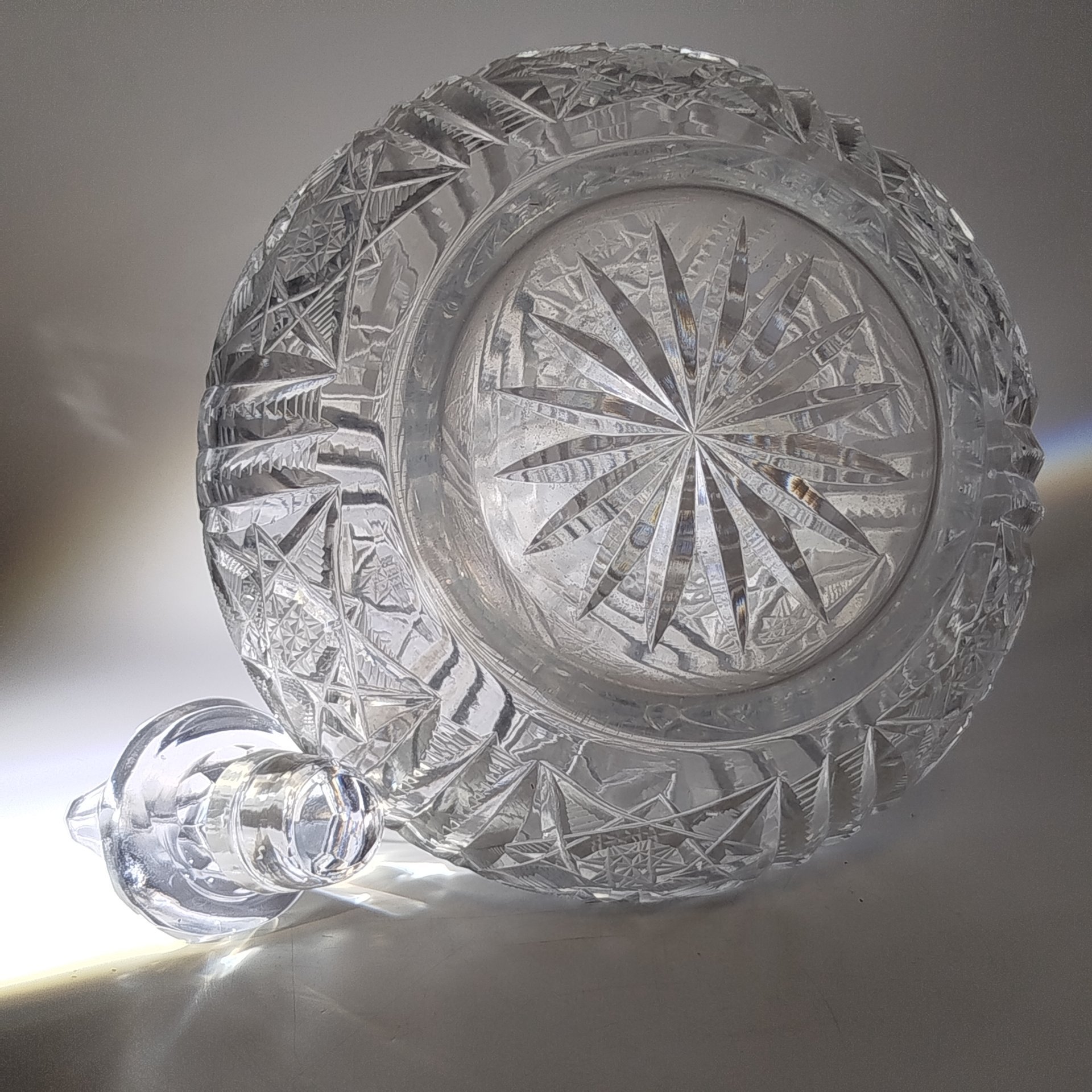 Графин (штоф) с резным геометрическим декором, хрусталь, алмазная грань, СССР, 1970-1990 гг.