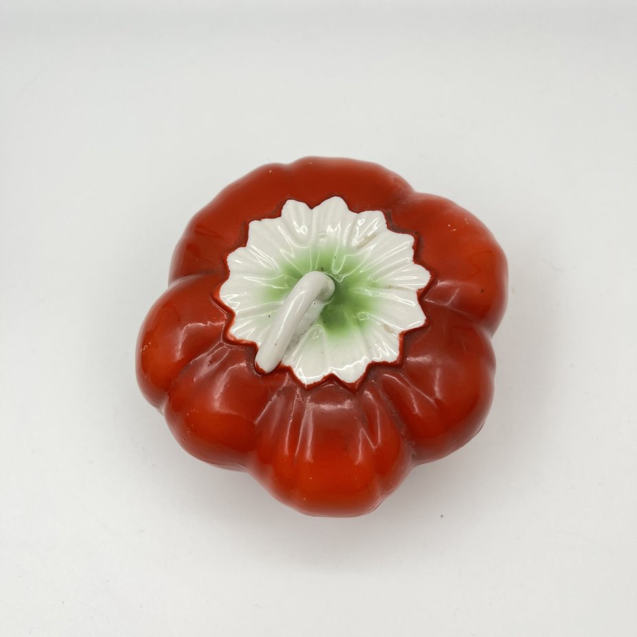 Маслёнка "Помидор", фарфор, крытьё, аэрография, Дмитровский фарфоровый завод (ДФЗ Вербилки), СССР, 1954-1965 гг.