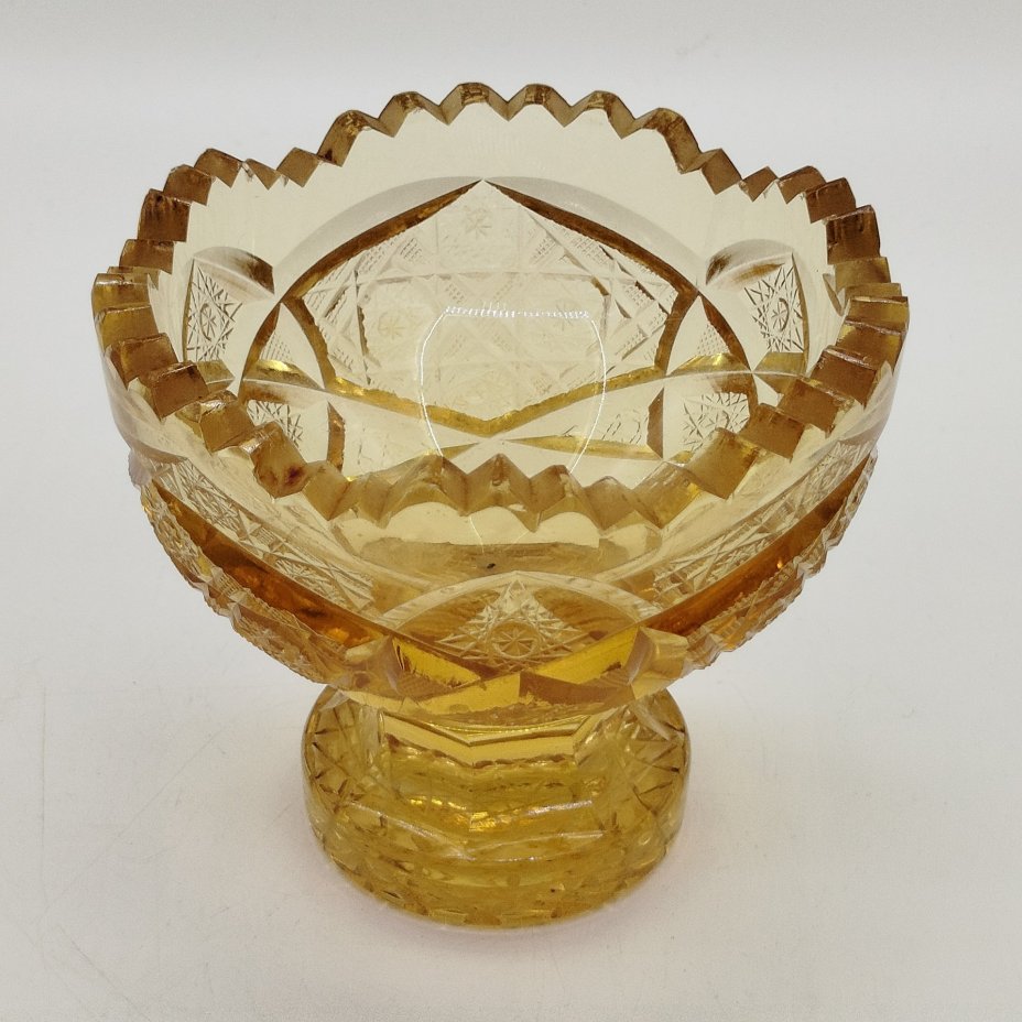 Вазочка на ножке для сервировки стола