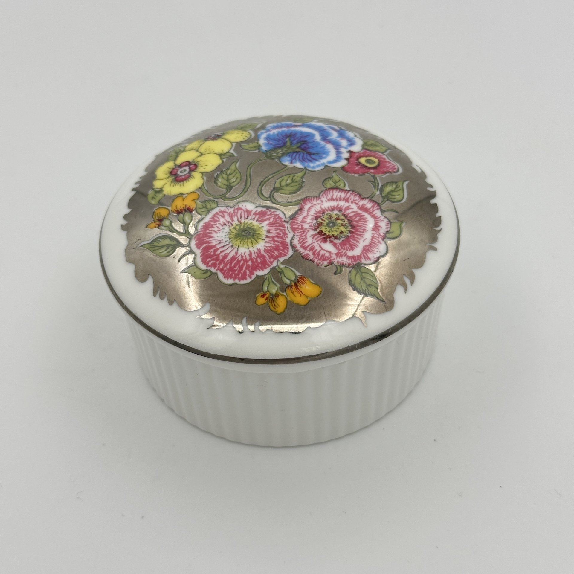 Шкатулка с цветочным декором на крышке, серия "Floral lustre", фарфор, деколь, Wedgwood, Wedgwood