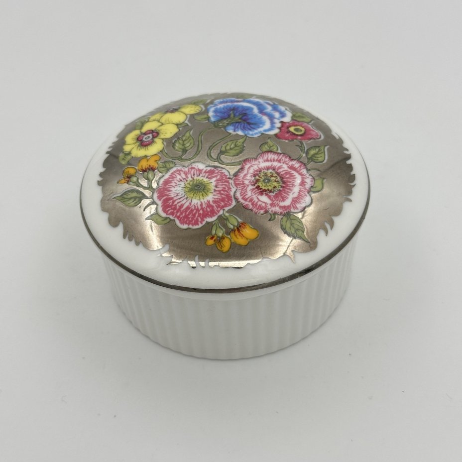 Шкатулка с цветочным декором на крышке, серия "Floral lustre", фарфор, деколь, Wedgwood, Wedgwood