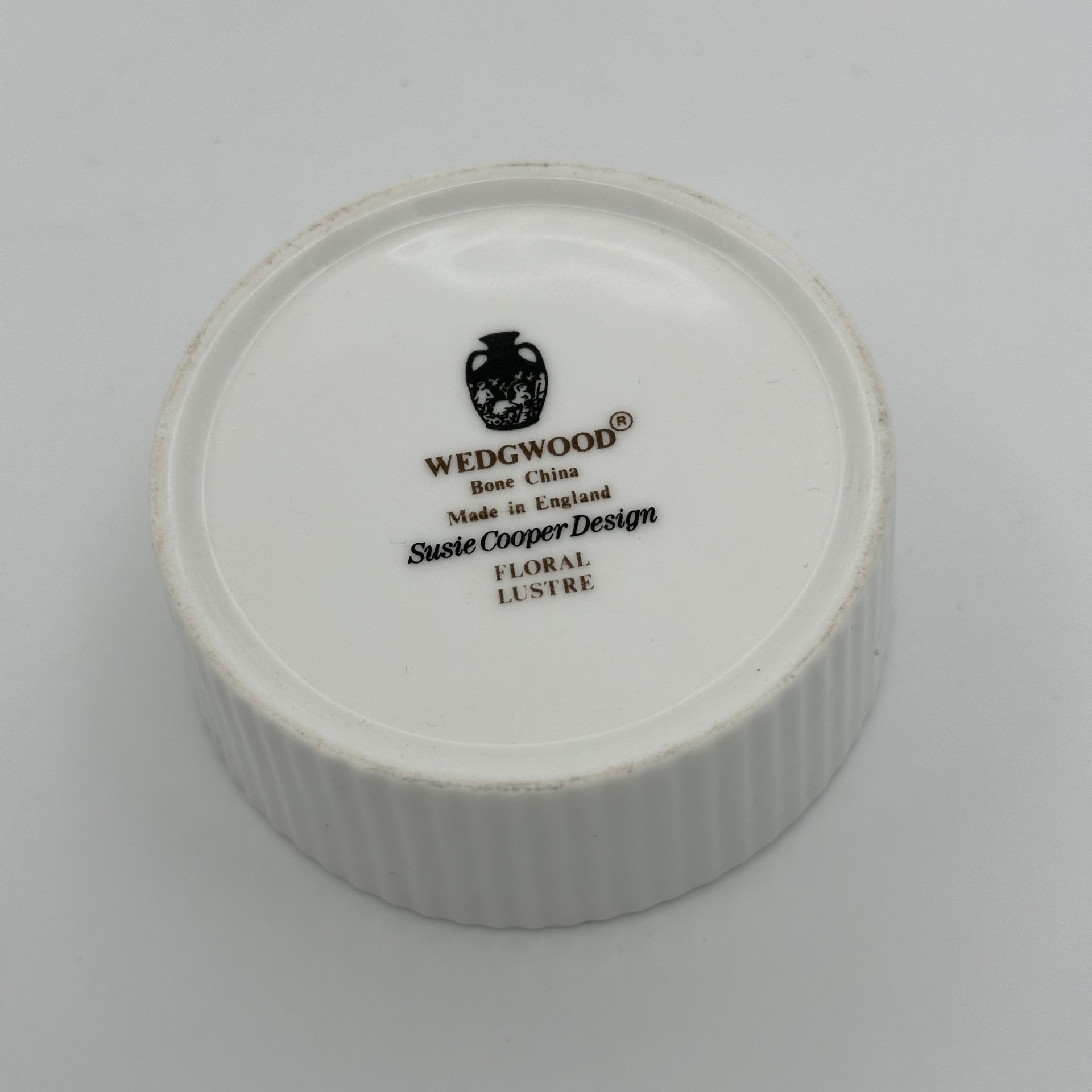 Шкатулка с цветочным декором на крышке, серия "Floral lustre", фарфор, деколь, Wedgwood, Wedgwood