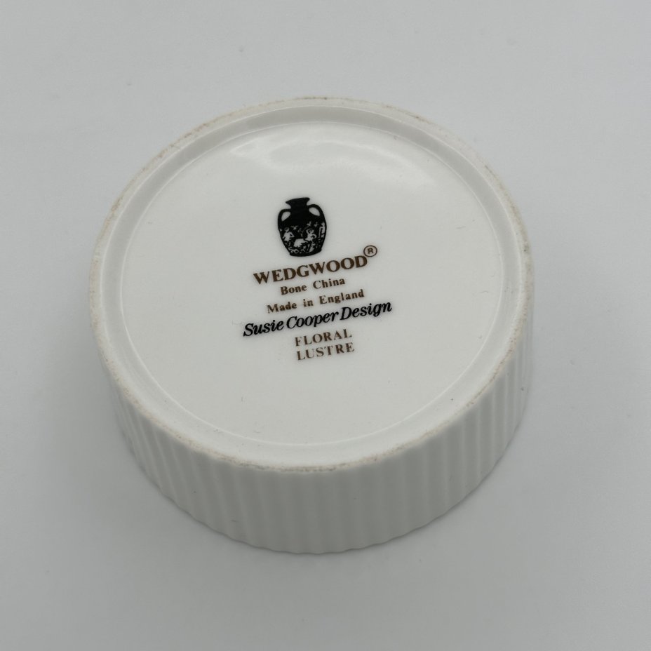 Шкатулка с цветочным декором на крышке, серия "Floral lustre", фарфор, деколь, Wedgwood, Wedgwood