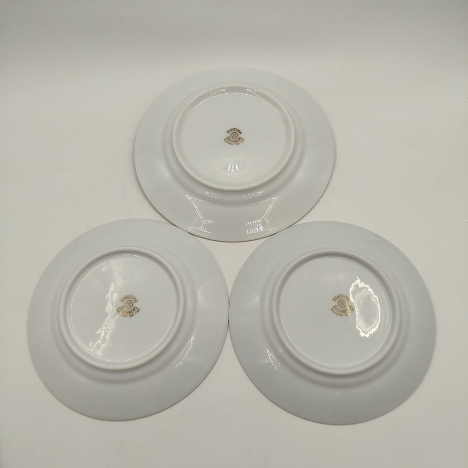 Набор из трех тарелок(одна десертная и две пирожковые) с цветочным декором, фарфор, деколь, золочение, крытье, Eisenberger Porzellanfabrik F.A. Reinecke (Райнеке), ГДР, 1960-1973 гг.