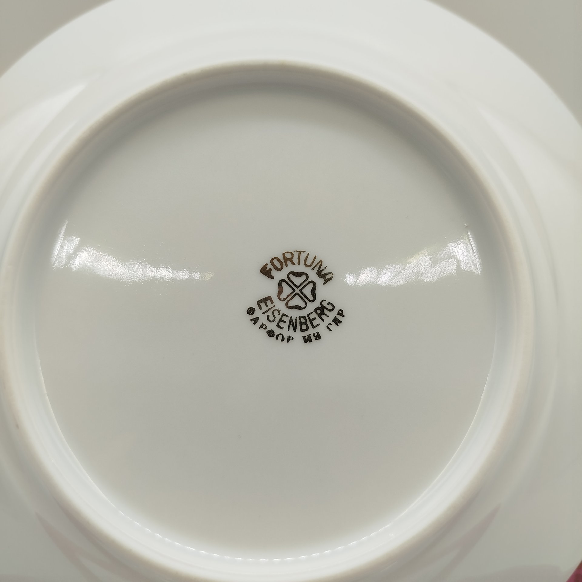 Набор из трех тарелок(одна десертная и две пирожковые) с цветочным декором, фарфор, деколь, золочение, крытье, Eisenberger Porzellanfabrik F.A. Reinecke (Райнеке), ГДР, 1960-1973 гг.