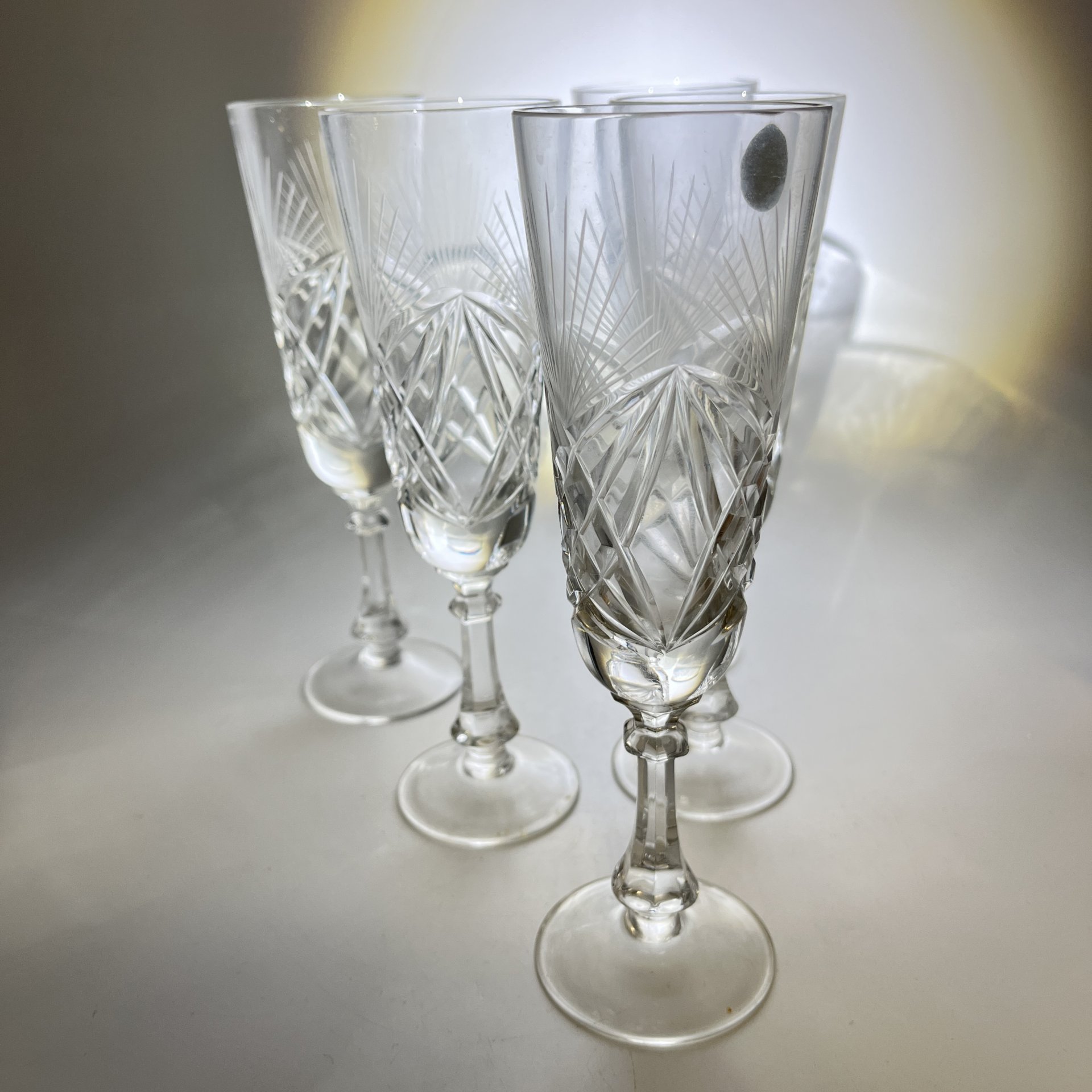 Набор из 5 бокалов с резным геометрическим декором, стекло, алмазная грань, Россия, 1990-2010 гг.