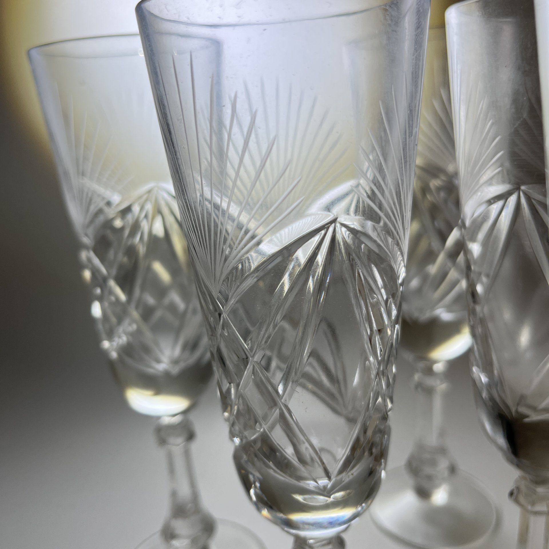Набор из 5 бокалов с резным геометрическим декором, стекло, алмазная грань, Россия, 1990-2010 гг.