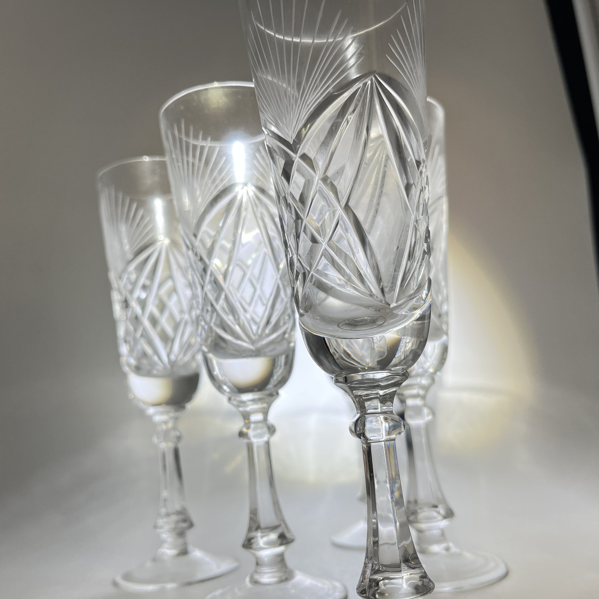 Набор из 5 бокалов с резным геометрическим декором, стекло, алмазная грань, Россия, 1990-2010 гг.