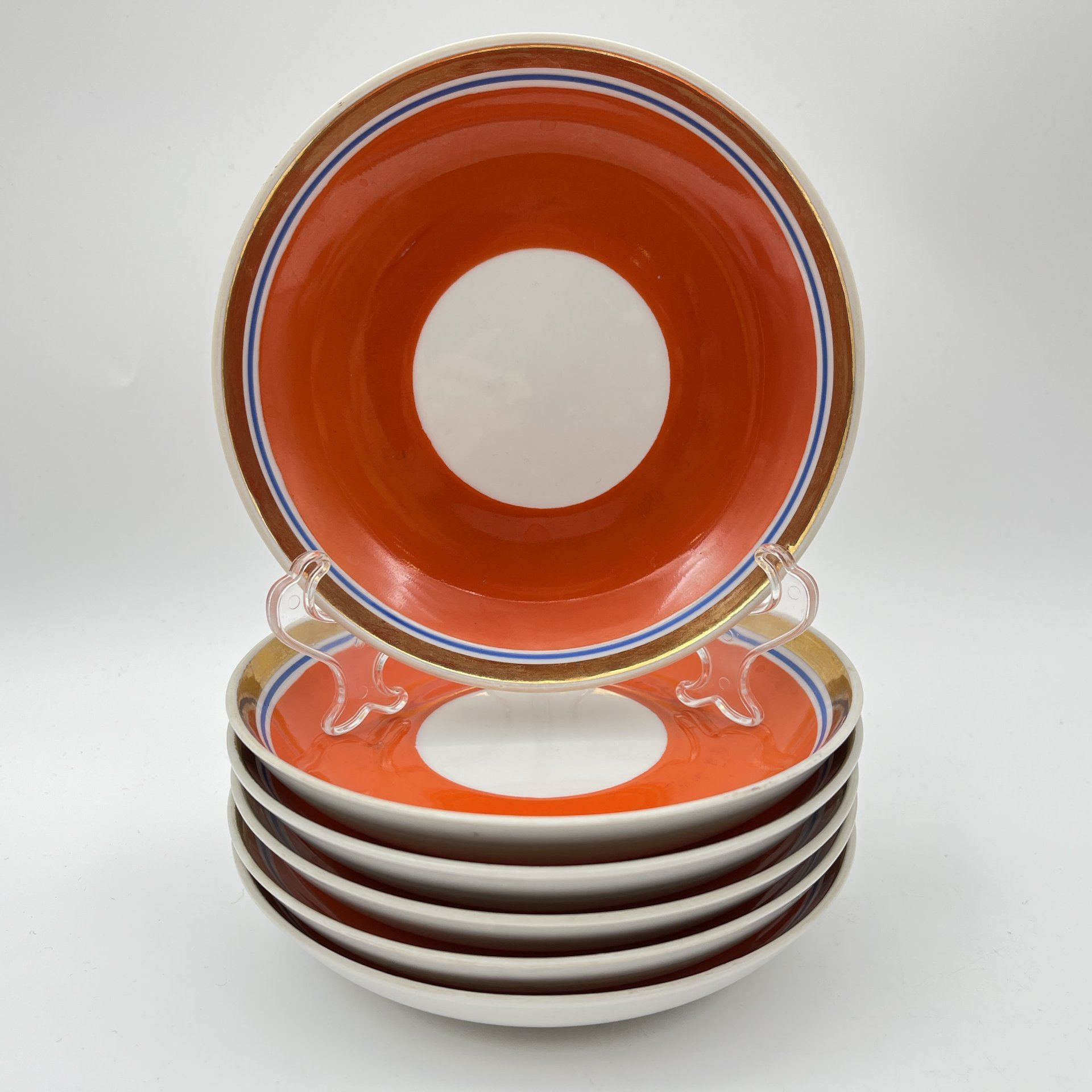 Сервиз чайный оранжевого оттенка на 6 персон, украшенный синими линиями (14 предметов, фарфор, крытье, золочение, Дмитровский фарфоровый завод (ДФЗ Вербилки), СССР, 1954-1965 гг.