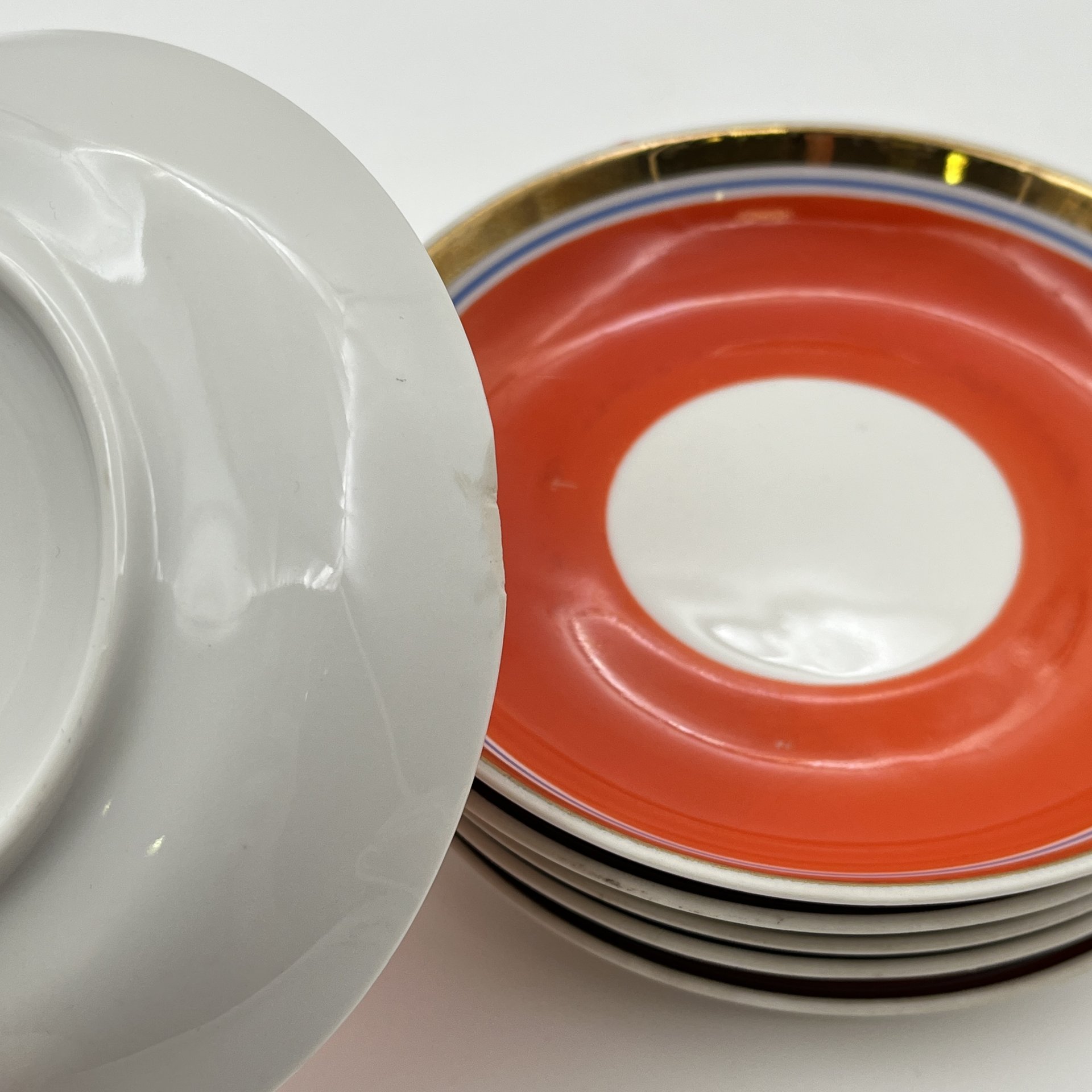 Сервиз чайный оранжевого оттенка на 6 персон, украшенный синими линиями (14 предметов, фарфор, крытье, золочение, Дмитровский фарфоровый завод (ДФЗ Вербилки), СССР, 1954-1965 гг.